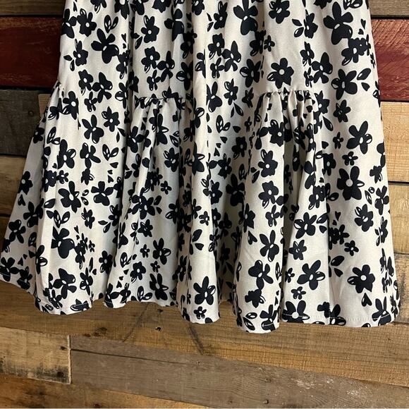 Kendall + Kylie White And Black Floral Skirt Size Small - Picture 9 of 11
